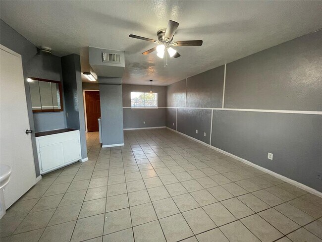 Building Photo - 1401 3rd St