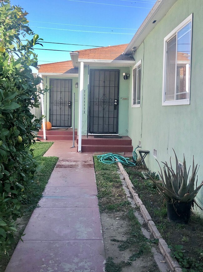Middle Unit - 1329 E Garfield Ave