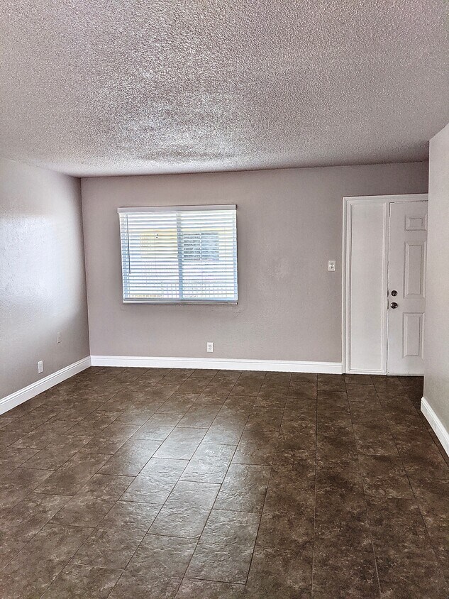 Primary Photo - 2248 W Princeton Ave