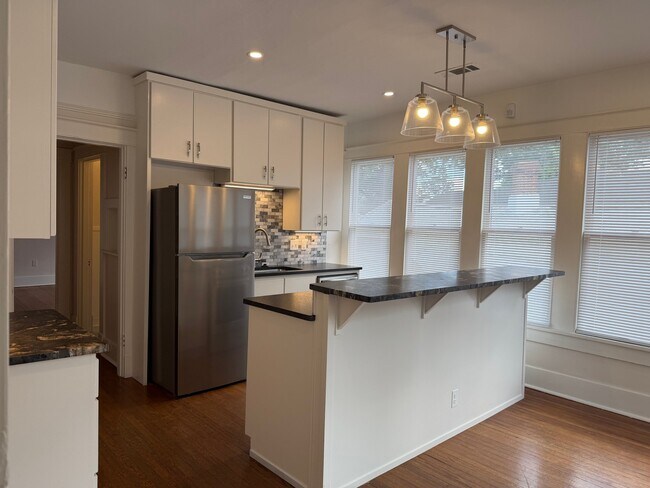 Foto del edificio - 511 E 8th St