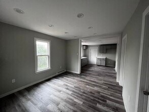 Building Photo - 917 7th Ave S