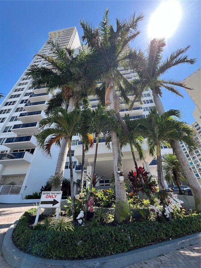 Foto del edificio - 3140 S Ocean Dr
