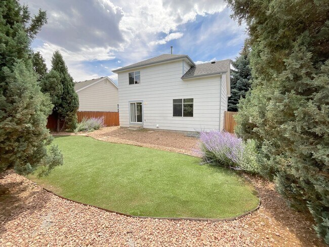 Foto del edificio - 3 Bedroom Home Available Near Stetson Hill...
