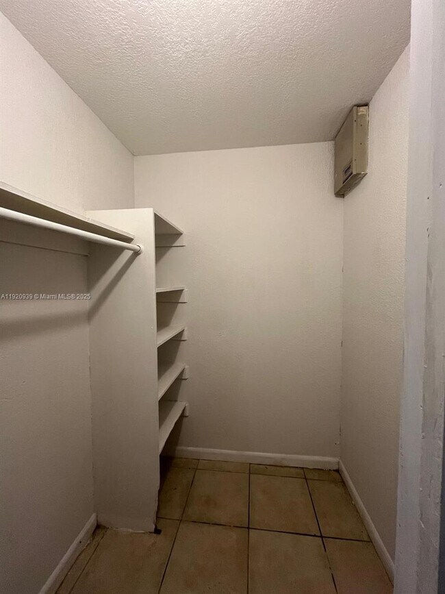 Foto del edificio - 4160 NW 21st St