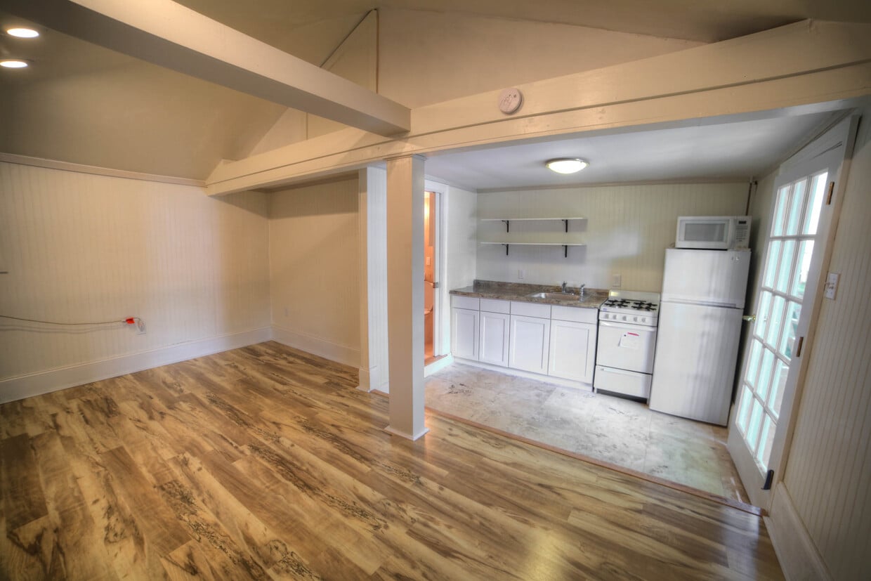2606 S Carrollton Ave Unit B, New Orleans, LA 70118 Apartments in New Orleans, LA
