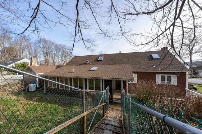 Building Photo - 10 Woodland Ter 1