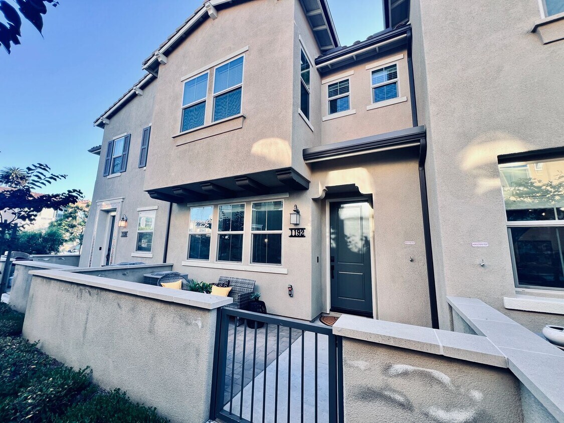 Foto principal - Stunning New Home for Rent in Vista