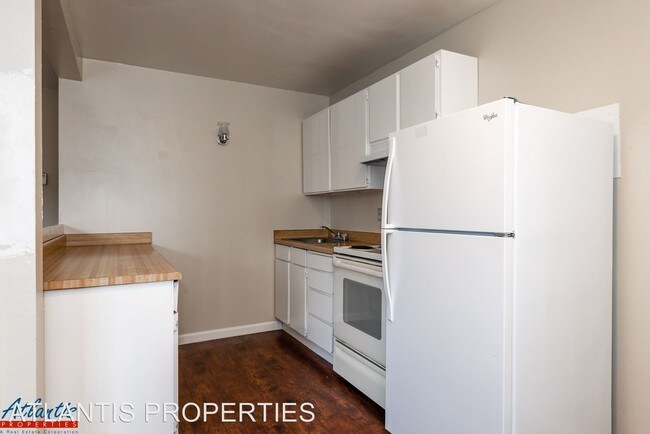 Building Photo - 4005 Will Rogers Dr