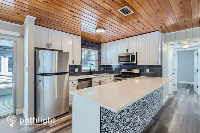 Building Photo - 8055 33Rd Avenue N, St. Petersburg, FL, 33710