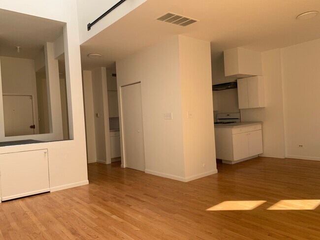 Building Photo - 1726 N Clybourn Ave