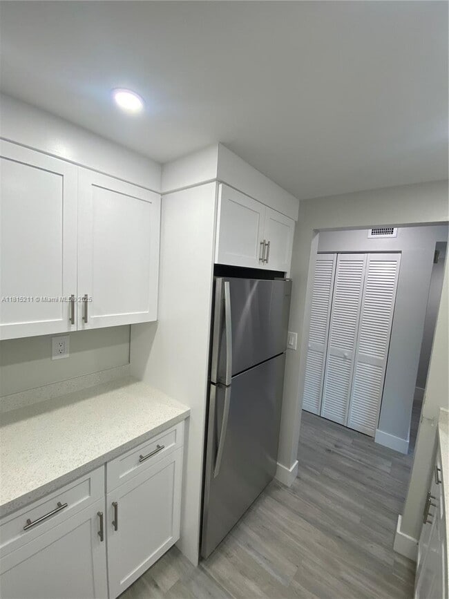 Foto del edificio - 9455 W Flagler St