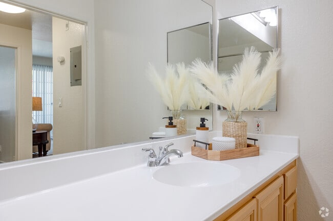 1HAB, 1BA - 703 ft² - The Village at Heritage Place