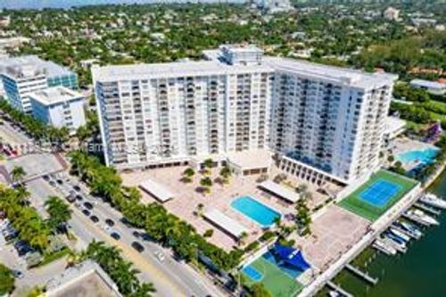 Foto principal - 4101 Pine Tree Dr