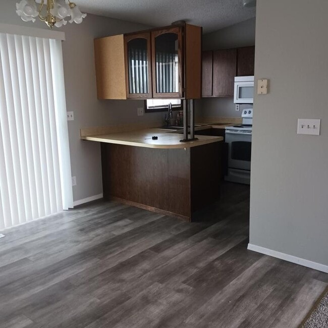 Building Photo - 3895 Kim Dr