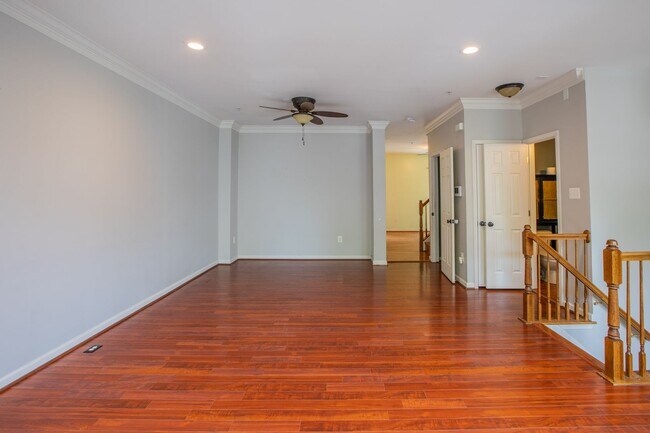 Building Photo - Gorgeous 3 BR/2.5 BA Townhome in Elkridge!