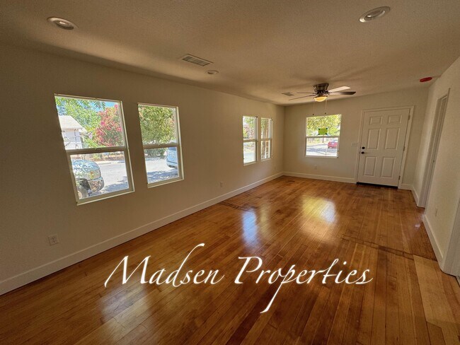 Foto del edificio - 2718 Brown Ave