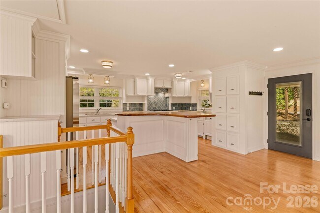 Building Photo - 118 Revere Dr