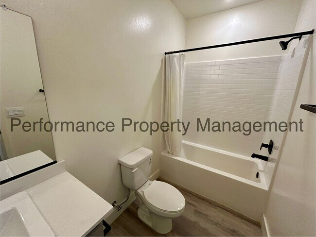 Building Photo - Spacious 5 Bed/3 Bath New Construction wit...