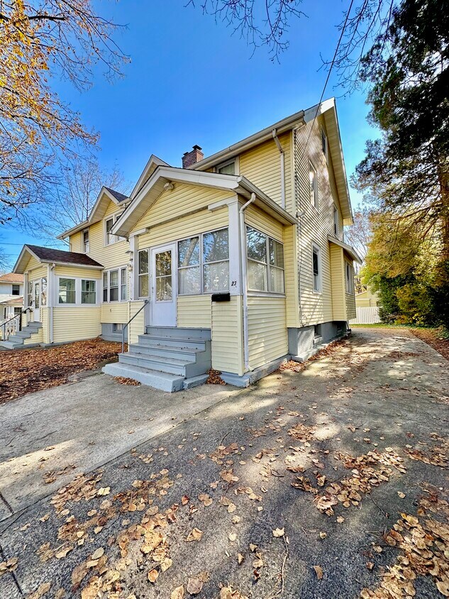 Primary Photo - 23 Beecher Pl