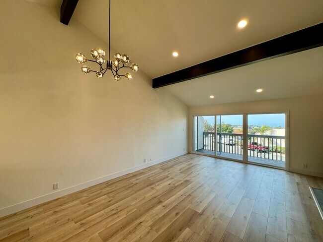 Building Photo - Stunning 2B/2.5BA Townhome in Carlsbad w/ ...