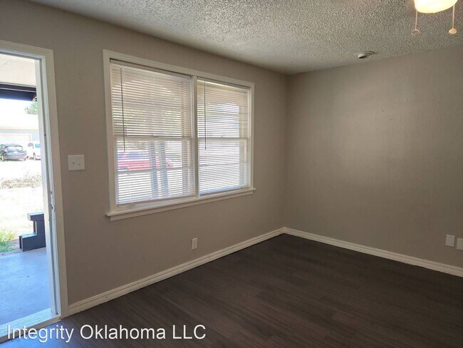 Building Photo - 3 br, 1 bath House - 1112 Locust Drive
