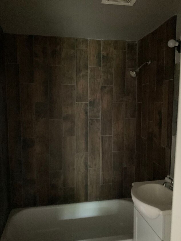 Foto del edificio - 2 Bed 1 Bath Stone Home in Del City
