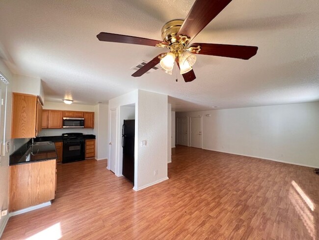 Building Photo - $550 Off First Months Rent - 4 bedroom, La...