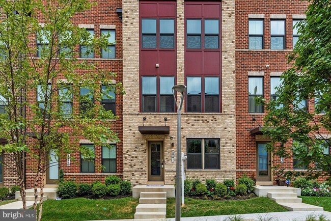 Building Photo - Spacious 3-Bedroom Home with Garage – Near...