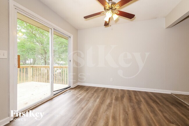 Building Photo - 309 NE Sunnybrook Dr