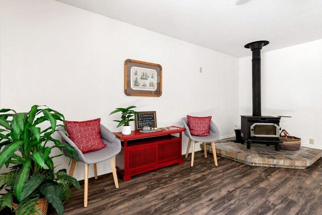 Building Photo - 804 N Main St