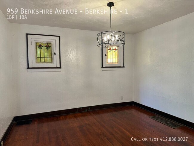 Building Photo - Fresh out of rehab! 1 bedroom 1 bath first...
