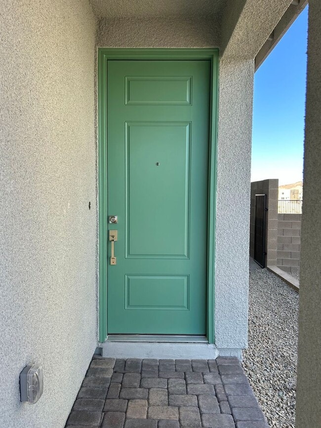Building Photo - A Brand New Home Never Been Lived in.  A B...