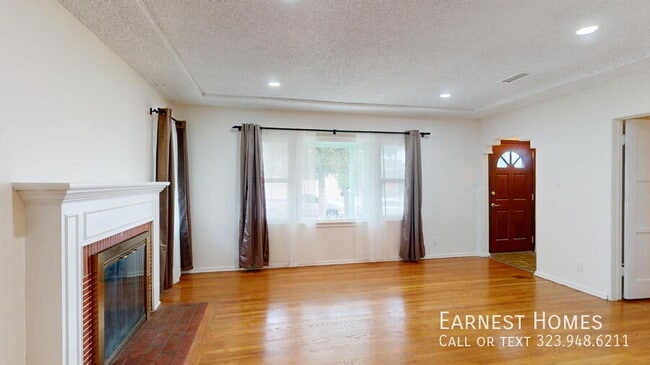 Foto del edificio - 8447 Wheatland Ave