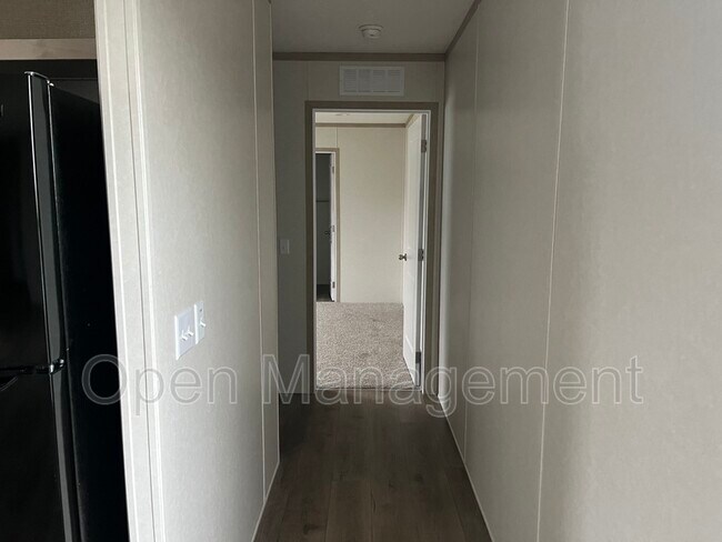 Foto del edificio - 4015 Tower Ave