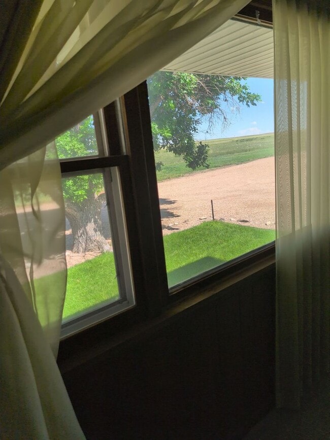 Building Photo - Beautiful Country Living 2 bed 1.5 bath