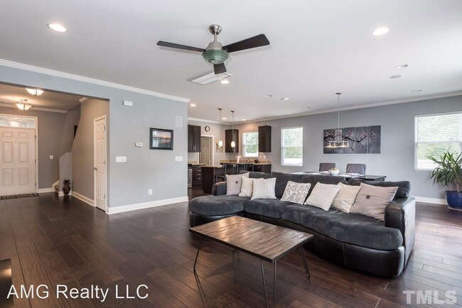 Building Photo - 5 br, 2.5 bath House - 316 Seymour Place