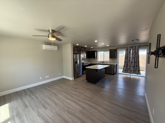 Foto del edificio - 3 Bedroom 2.5 Bath Townhouse!