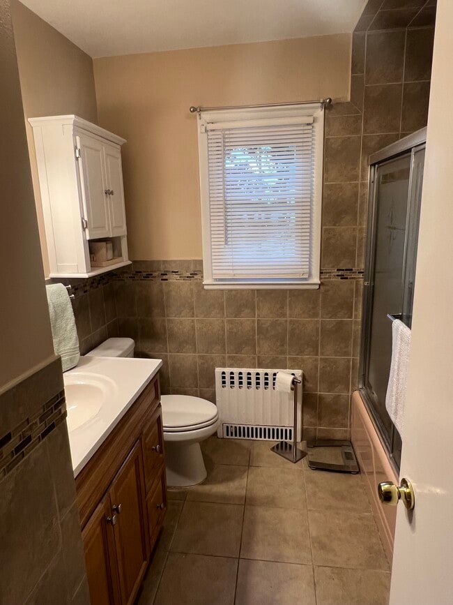 FULL BATH - 416 Columbus Ave