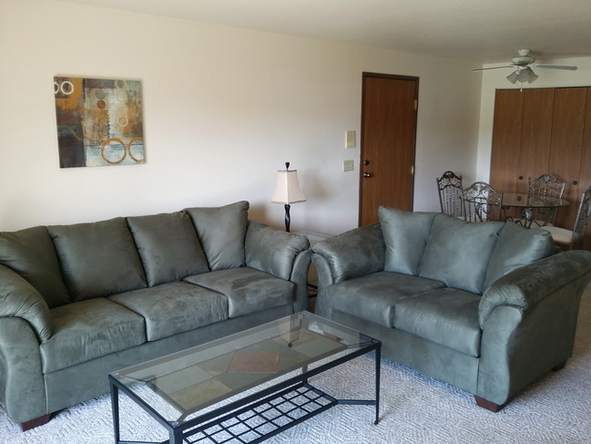 Living room - Lynndale Apartments