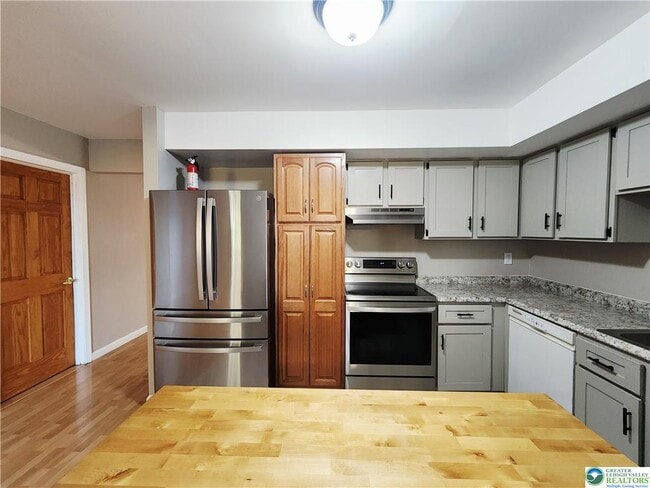 Building Photo - 241 Willow St