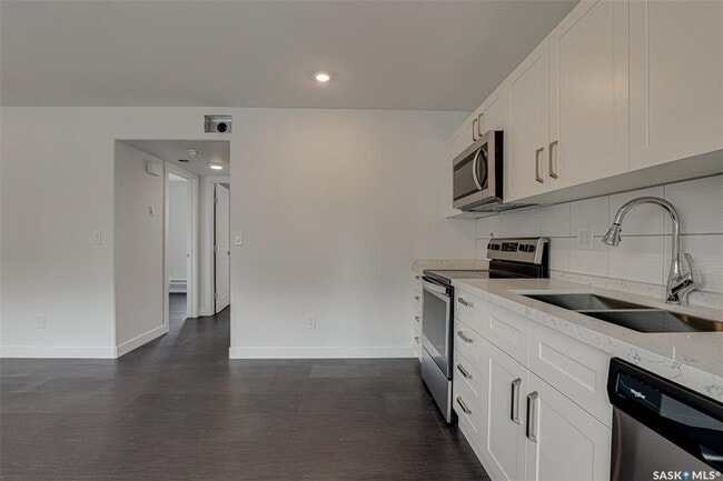 Building Photo - 401 Avenue L S