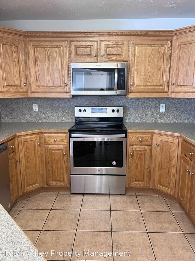 Foto del edificio - 3 br, 1.5 bath House - 30 Cedron Road Unit 2