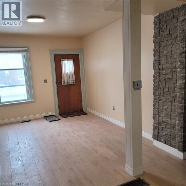 Photo du bâtiment - 72 Victoria St