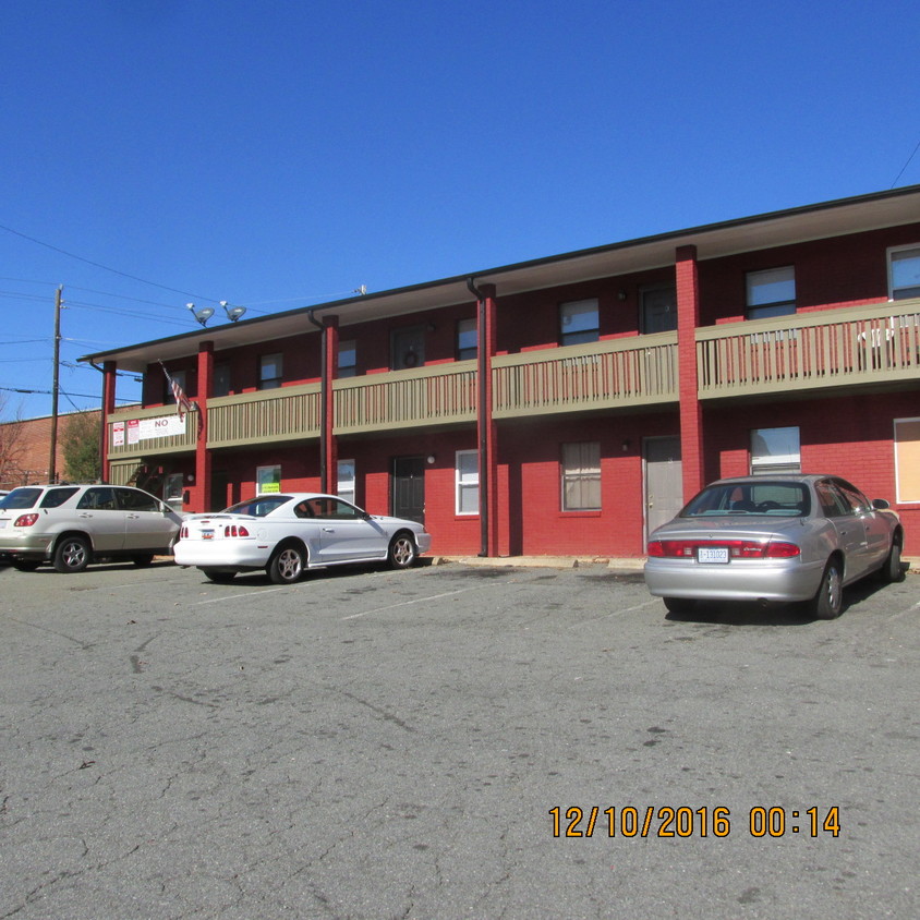 Building Photo - Carriage Place Apartments