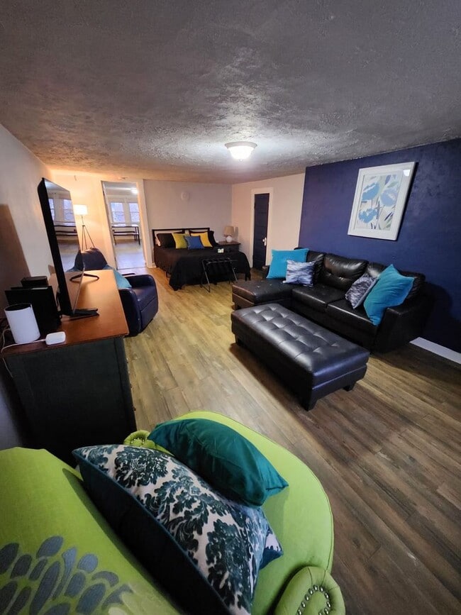 Foto del edificio - 1856 Lampson Rd