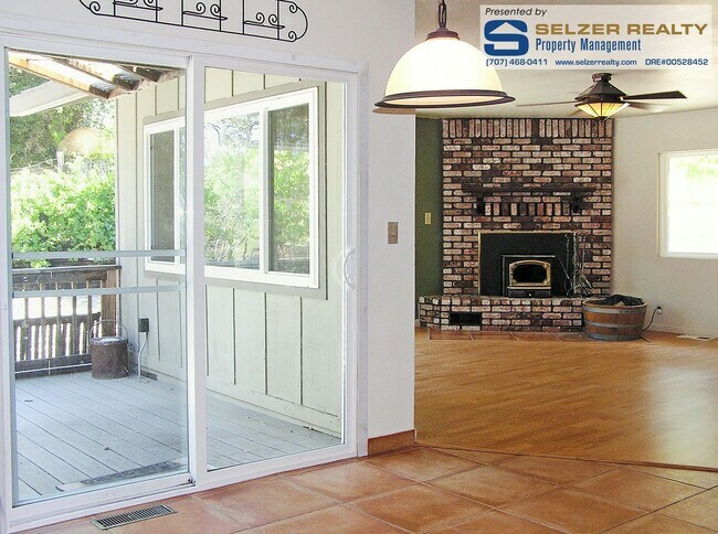 Foto del edificio - Roomy & fully equipped 4+ bd. home in Deerwood Estates!