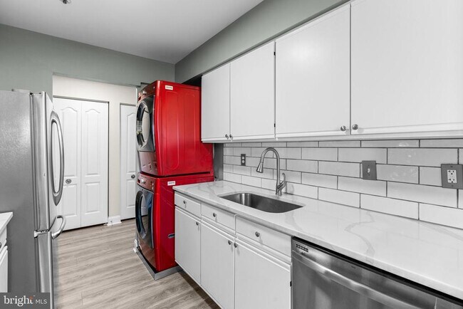 Foto del edificio - 8571 Falls Run Rd