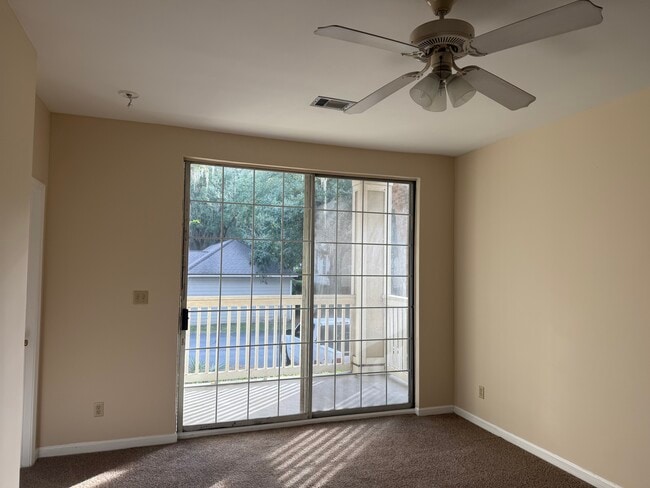 Building Photo - 1600 Long Grove Dr