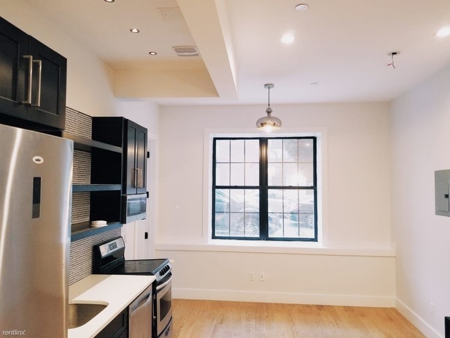 Building Photo - 4 br, 1 bath  - 173 Humboldt St