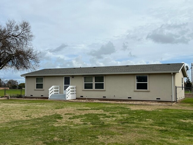 Building Photo - REDUCED RENT - 23714 N Bruella Rd. Acampo, CA